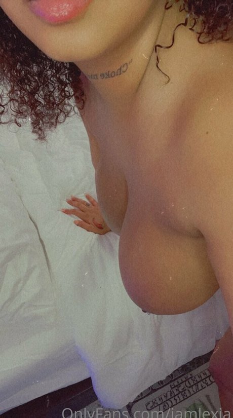 iamlexia model exclusive picture