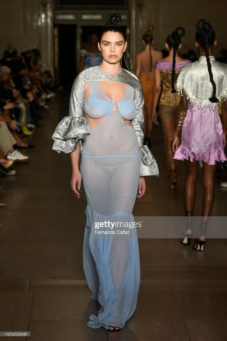 Lauren Searle exclusive star pics