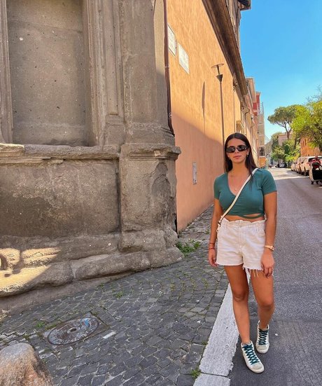 Constanza Cerundolo hot actress pic