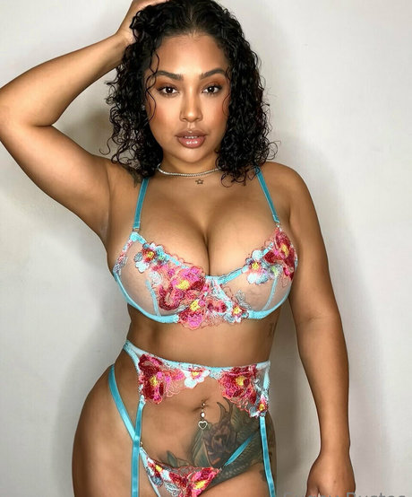 Sugey Portillo model adult image