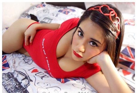 Red Velvet Doll hot model pics