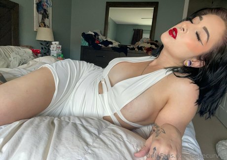 bellecurves model sexy image