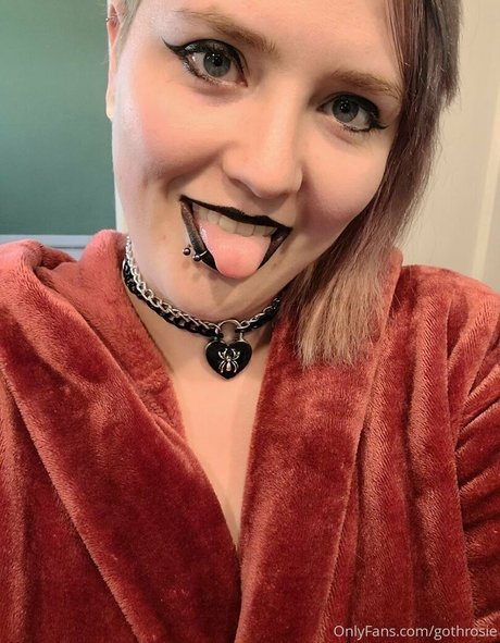 gothrosie star exclusive pics