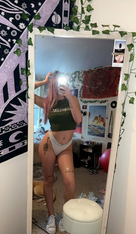 alignedbyjuniper sexy model picture