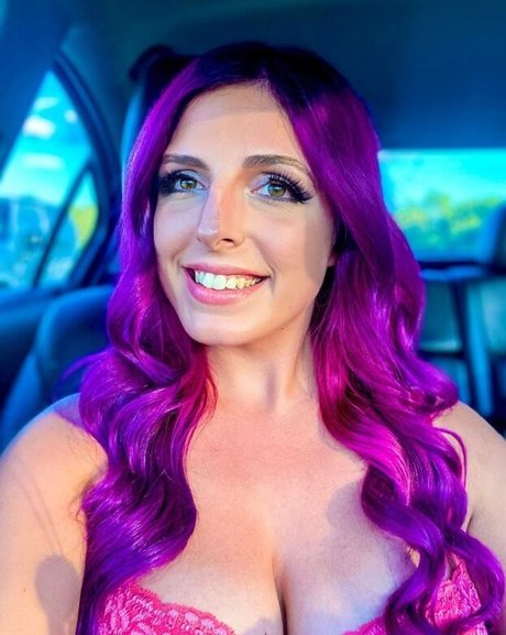 Simby model naked photo