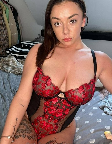 meganavamiller model top photo