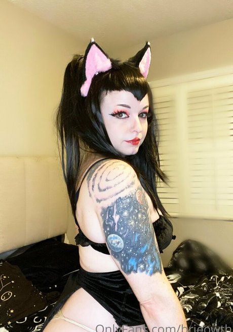 brieowth sexy model photo