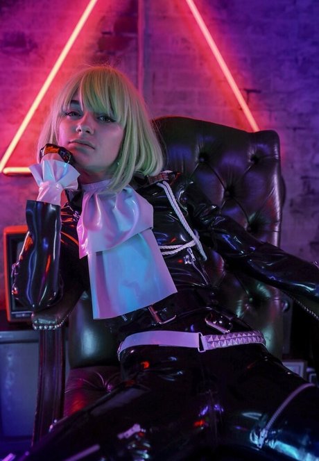 freepoisonne model exclusive pics