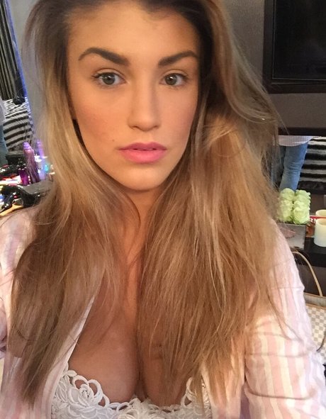 Amy Willerton star art img