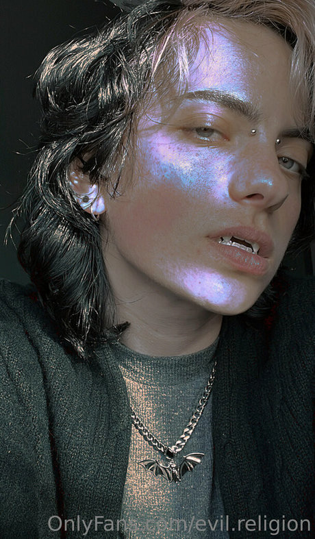 evil religion top model image