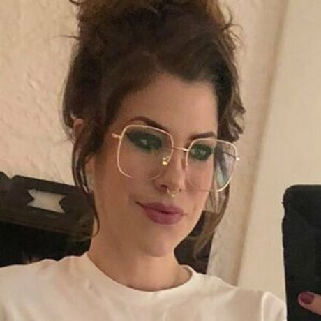 Peirslouise model pretty photo