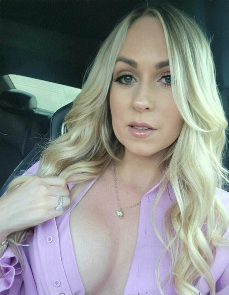 sierraspunkfree hot actress picture