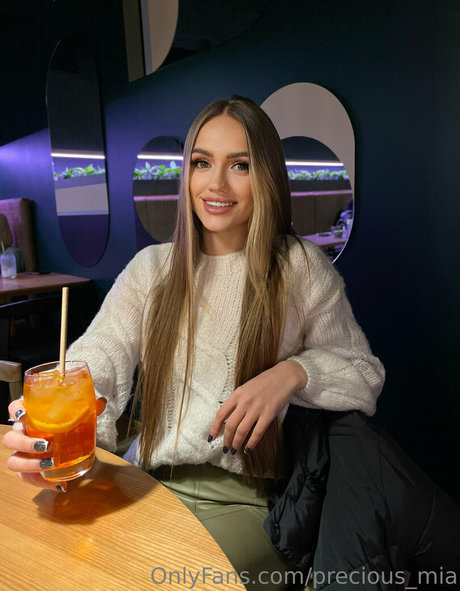 precious mia art model img