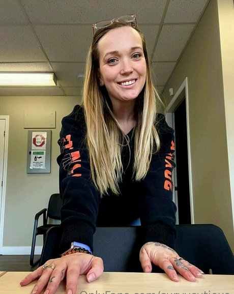 curvycutiexo high quality pornstar pic