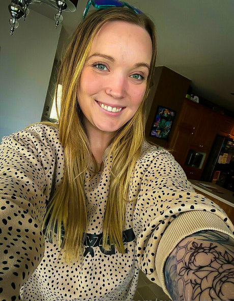 curvycutiexo nude pornstar gallery