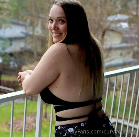 curvycutiexo sex actress photo