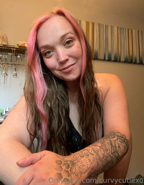 curvycutiexo sexy model pics