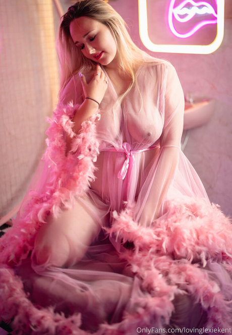 LovingLexieKent exclusive pornstar pictures
