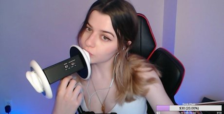 Aveykitty model adult picture