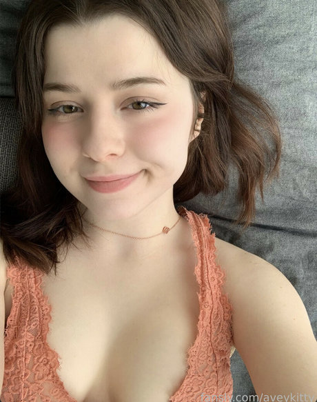 Aveykitty sexy pornstar images