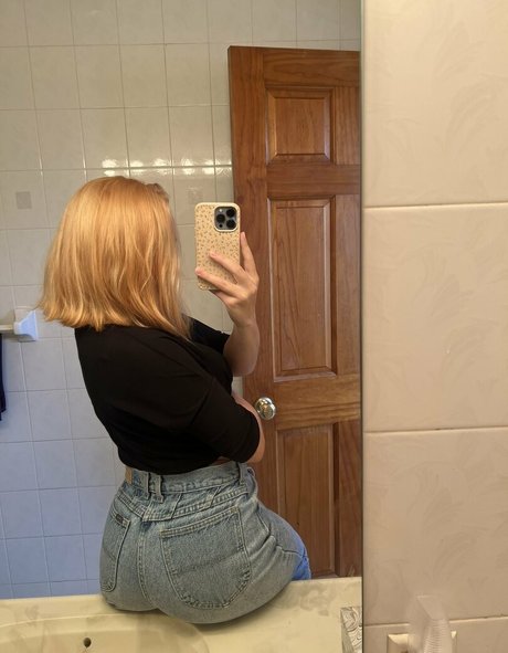 Erin Postsoffice model perfect images