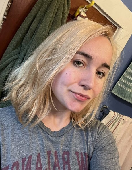 Erin Postsoffice exclusive model archive