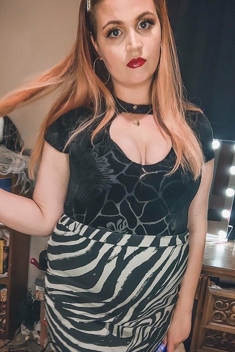 kinkycurvykat model hd images