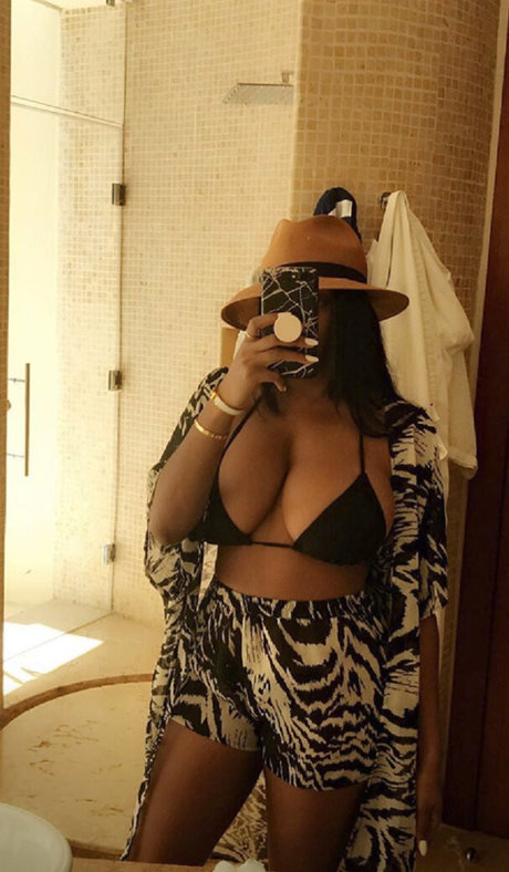 Vivi Panamera model xxx archive