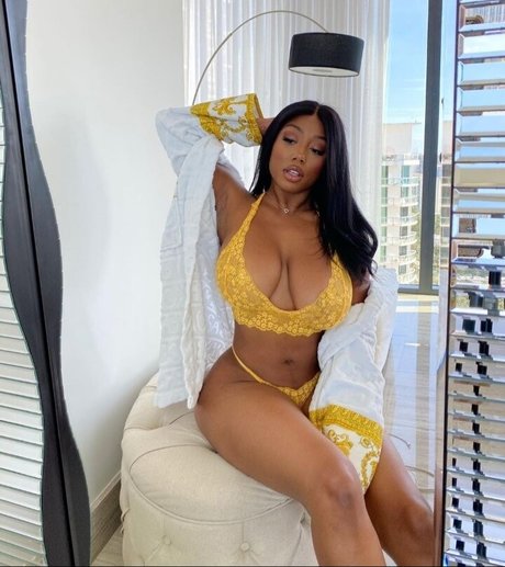 Vivi Panamera nude star pictures