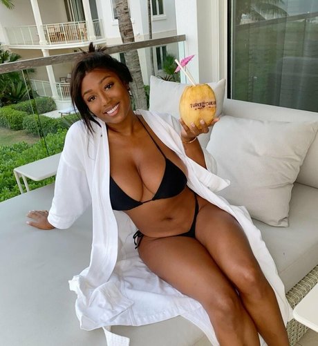 Vivi Panamera model nice picture