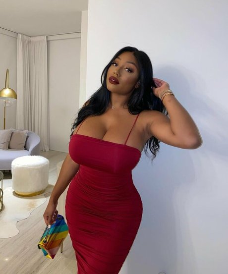 Vivi Panamera pretty star pic