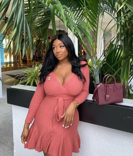 Vivi Panamera perfect pornstar picture