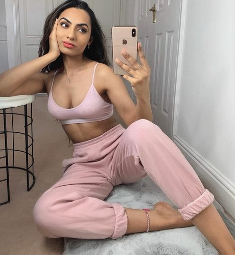 nikkirai_ model hot pics