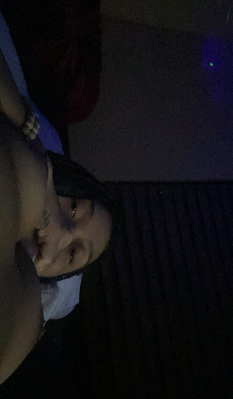 richpapiflexxx pretty model image