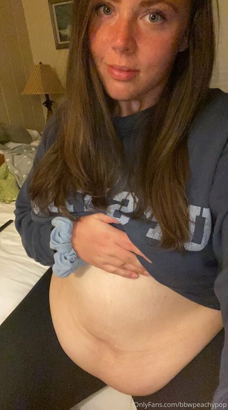 bbwpeachypop free model photo