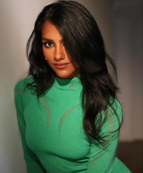 Simone Ashley hot model img