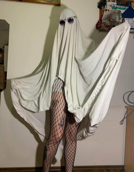 locorory model beautiful picture