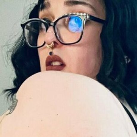 mommyglutton model high quality pic