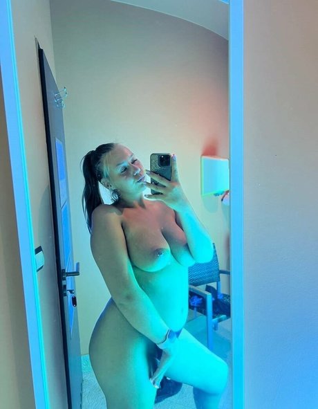 ava busty10 star xxx gallery