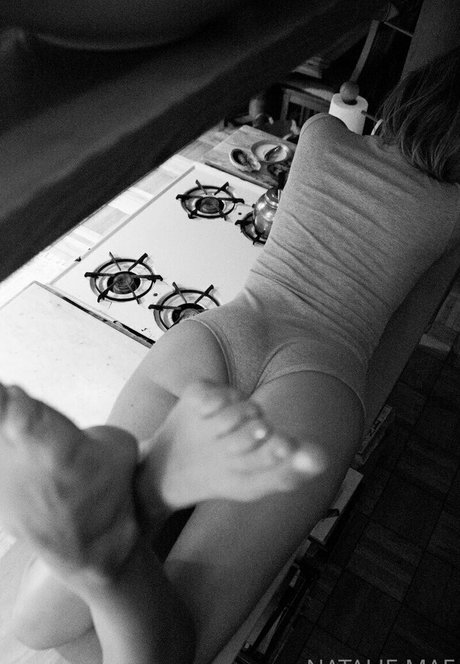 Nataliemaeyoga model free pics