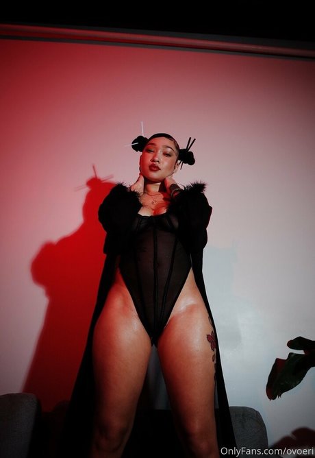 Therealovoeri naked model image