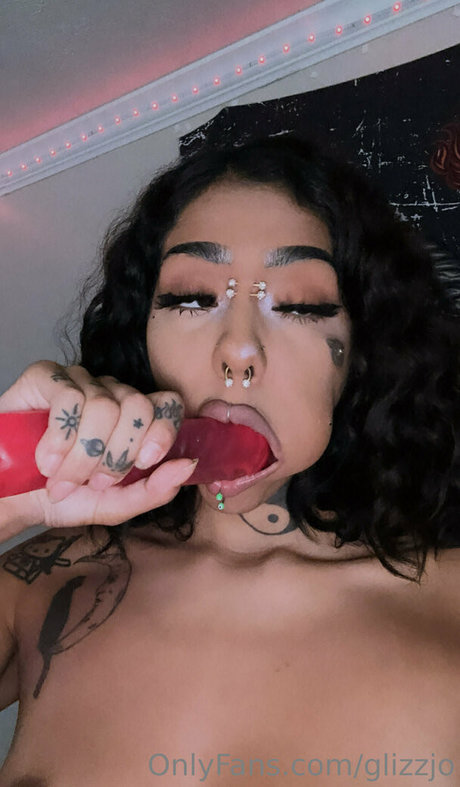 glizzjo model perfect img