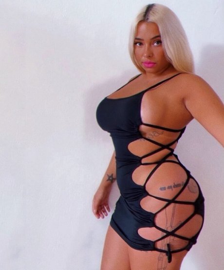 yourfavlambo pornstar sexy image