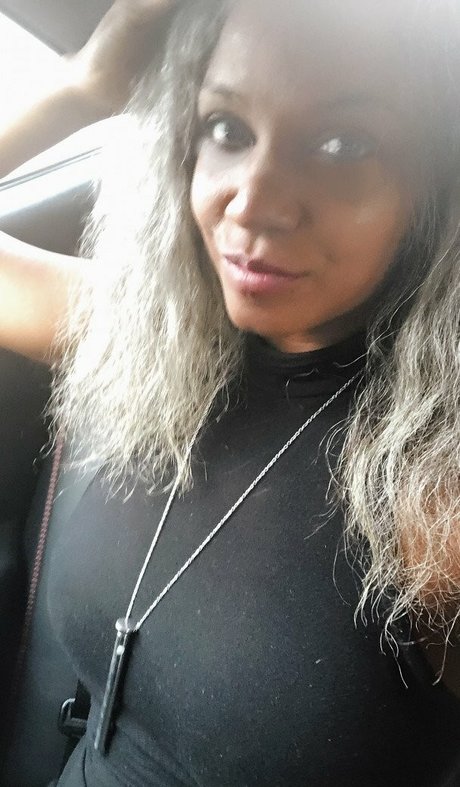 Sinnamon Love model hot images