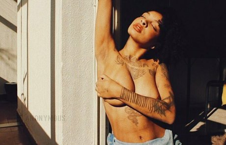 Molive exclusive model pictures