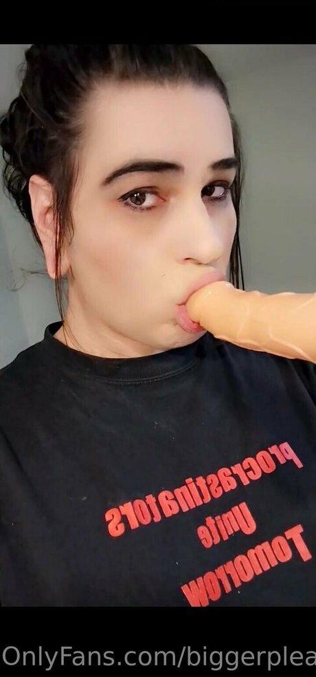 biggerplease nude actress pic