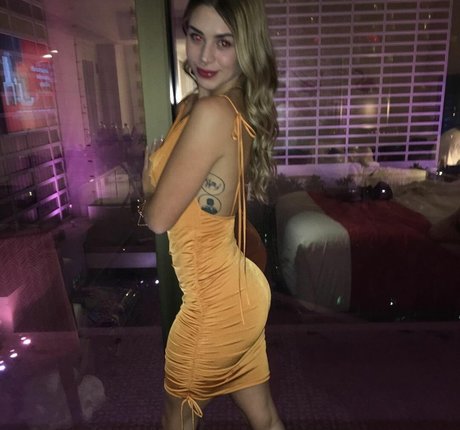 Emmily Mello erotic pornstar img