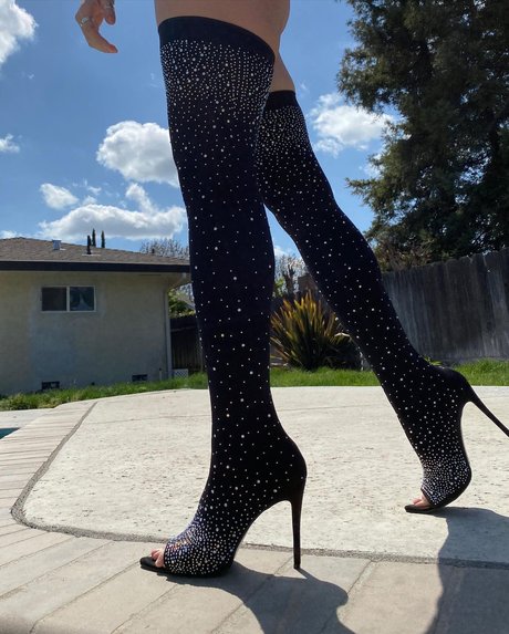 Emmily Mello best actress galleries