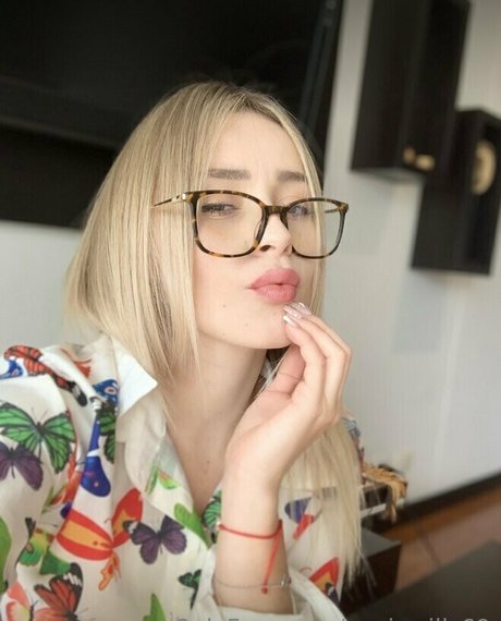 anniewillfree actress photos