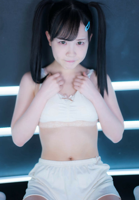 Lala Kudo model nude img